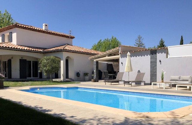 Modern villa between sea and hill