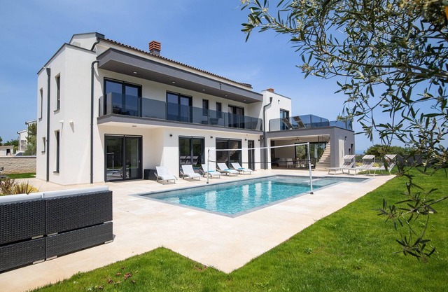 Modern Villa Levante, just a few minutes' walk from the sea.