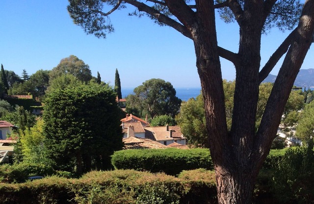 Modern villa, sea views, 15 min walk to city, green surrounding, very calm,