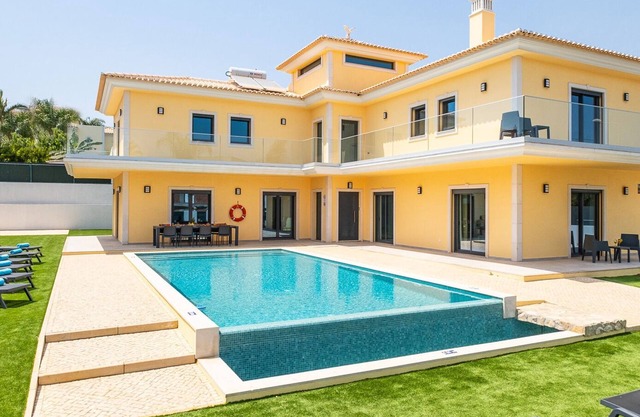 Modern Villa w/Heatable Pool & BBQ