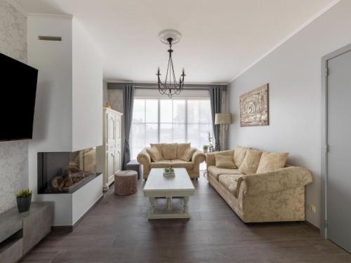 Modern Villa w Private Yard