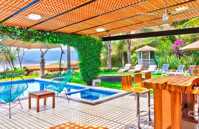 Modern villa with fantastic view of the lake