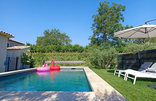 Modern villa with pool in Provence