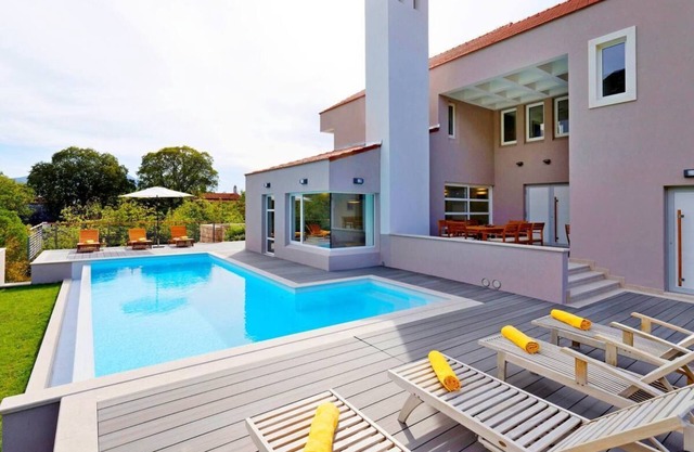 Modern villa with swimming pool in Zupa