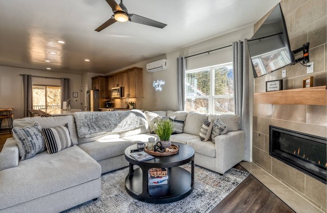 Modern Vista Vibes: Your Epic Red River Escape