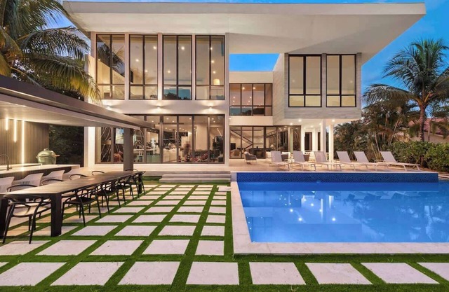 Modern Waterfront mansion