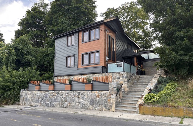 Modern West Point House near USMA - 3 bed, 2 bath with Hot tub & Fire pit!