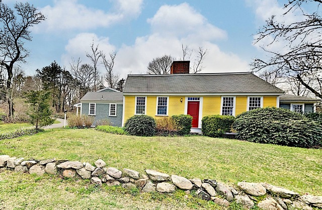Modernized Antique House with Central AC on 2 Acres & Close To Beach!