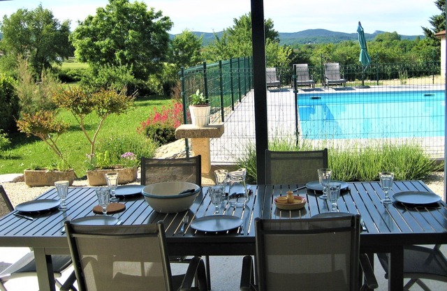 modular villa between Cèze and Ardèche with swimming pool and large fenced garden.