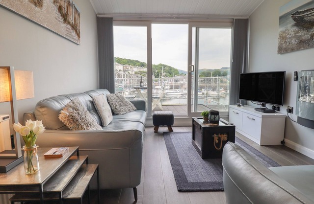 MOELWYN 57D SOUTH SNOWDON WHARF, family friendly in Porthmadog