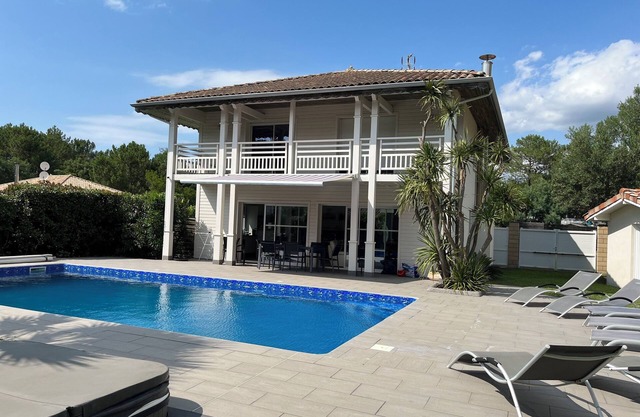 MOLIETS PLAGE villa with jacuzzi and heated pool