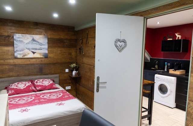 Mon p'tit Chalet-Apartment-Apartment-Ensuite with Shower-Countryside view