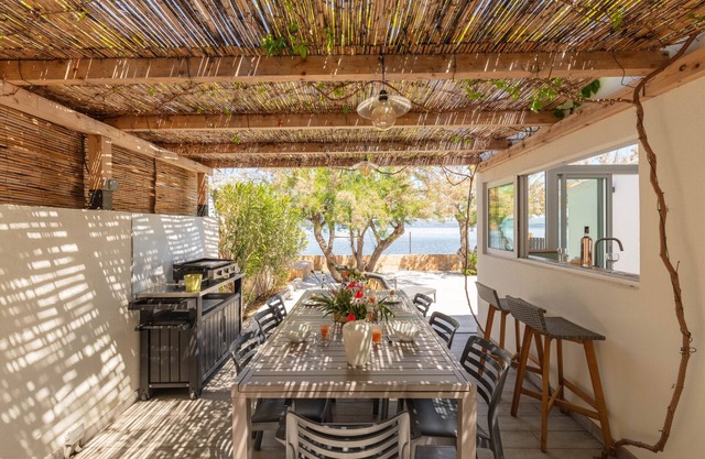 Mon Rêve, fisherman's cottage feet in the water