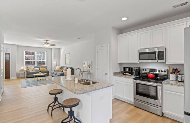 Monarch Meadow - 15 min to Downtown Greenville!