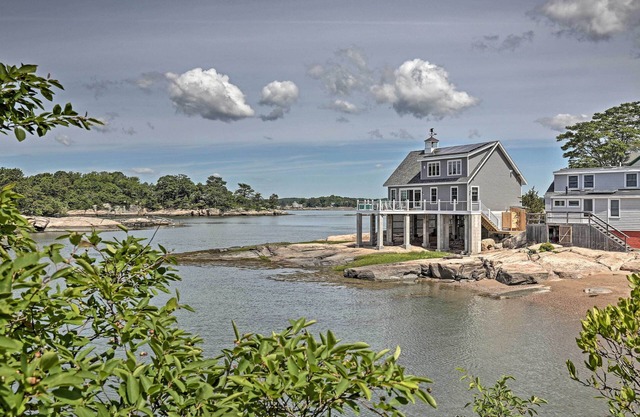 Money Island Home w/Deck, Kayak & Paddleboards!