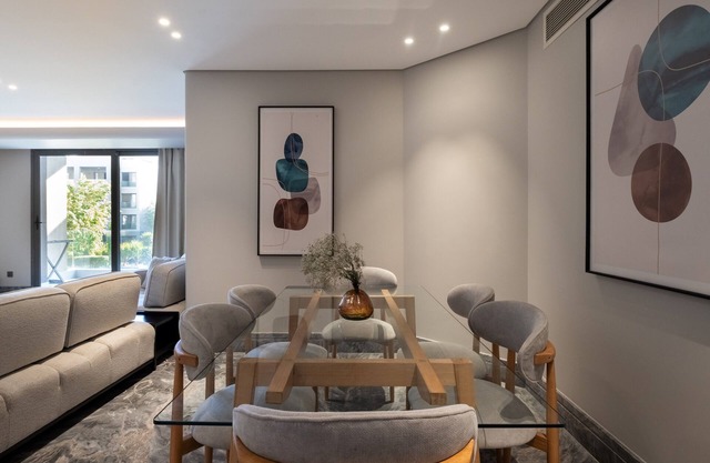Monochrome - 2 Bedroom - Garden View - FF