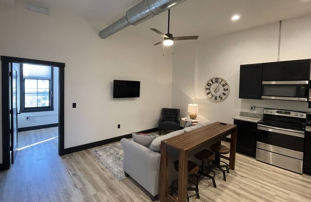 Montana House #202 - The Luxurious Downtown Stay
