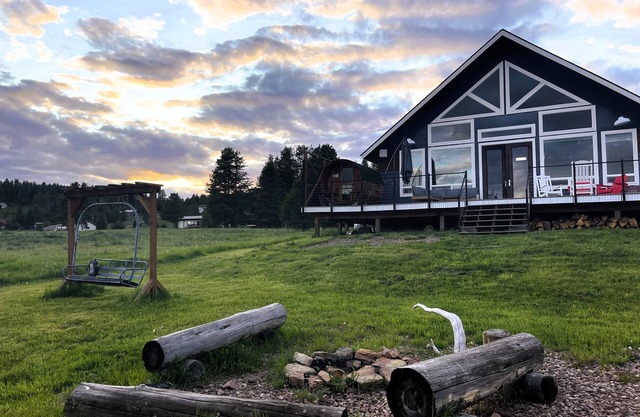 Montana Lakeside Sanctuary: Yoga & Sauna Escape