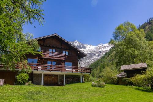 MontBlanc Alpine Ski & Sauna Retreat - Happy Rentals