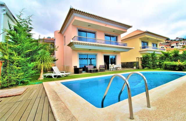 Monte Palace I Villa With Private Pool In Funchal