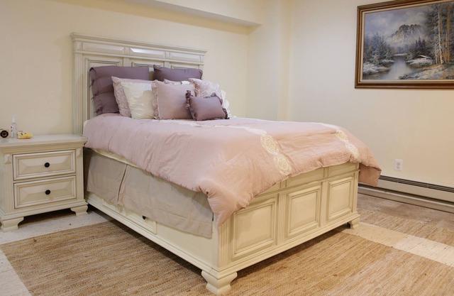 Monthly rent in Monroe
