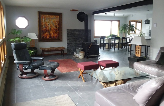 Monthly rental.Huge Sunset Views,Wooded Setting,Rent reduced per length of stay.
