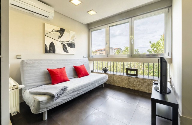 Monthly Rental in Madrid - Exterior Flat with 1 Bedroom + Studio and 2 Bathrooms