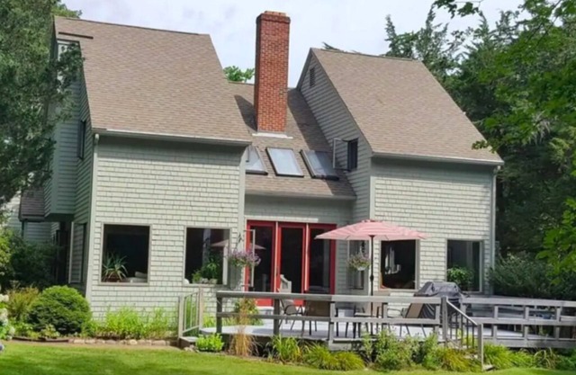 MONTHLY RENTAL! CREATIVE CALM SANCTUARY NEAR BEACH