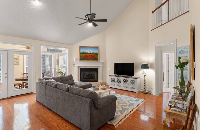 Monthly Rental – 4BR Pet-Friendly Retreat w/Office, Bikes, Patio, Near Stables & Village Creek