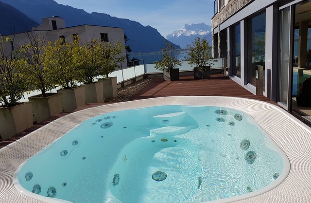 Montreux Lake View Apartments and Spa