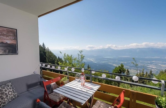 MOOKI Mountain 1 Meeting - MOOKI Apartments