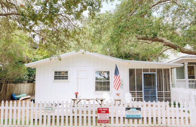 Moon Baby 2 bed 2 bath - Grayton, Red Bar
