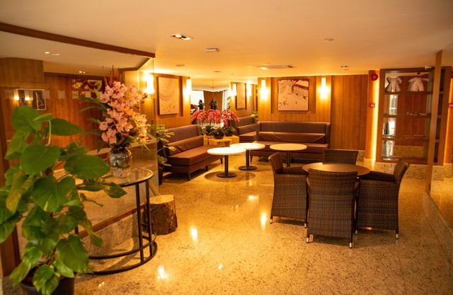 MOONDOG RETREAT: Tranquil Lakefront Cottage