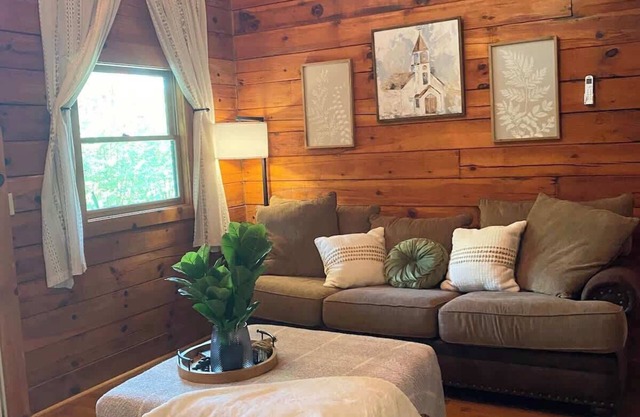 Moonlight Kiss-Romantic-Hot Tub -Cabin W/View