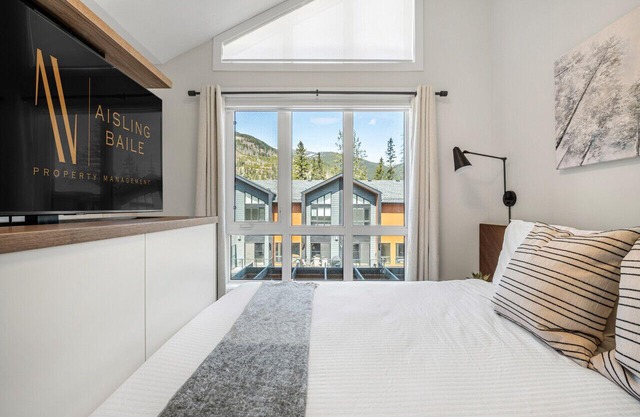 Moonlight Summit | Private Hot Tub | Slope-Side