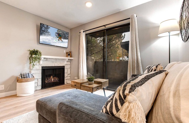 Moose Mgmt at Powderwood 7B: King Bed-Hot Tub-Pet Friendly-BBQ & Picnic Area