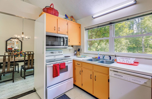 Morehead City Home ~ Walk to Beach Park!