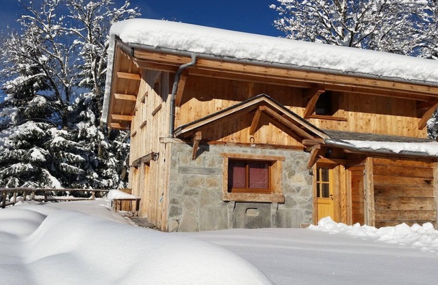 Morzine: panoramic, south-facing, comfortable chalet