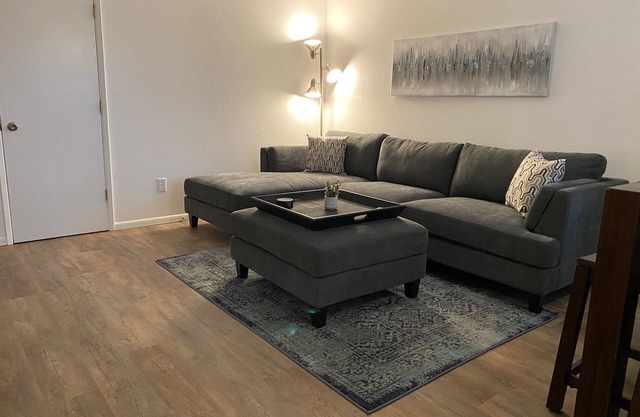 Most Comfortable Beds! 2 BR Apt in Midtown