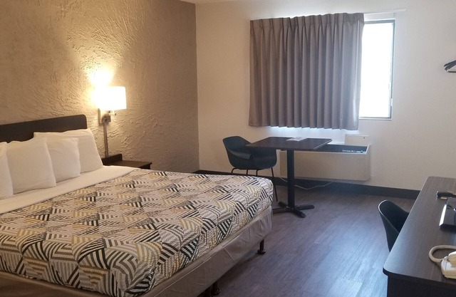 Motel 6 Elk Grove Village, IL - O'Hare