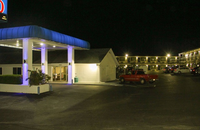 Motel 6 Fayetteville, AR