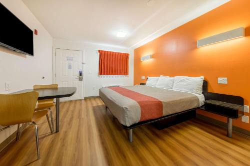 Motel 6-Greenville, SC