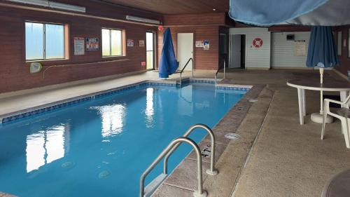 Motel 6-Waterloo, IA