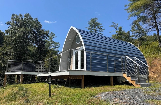 Mountain Cabin, Hot tub, Pet friendly, campfire, views, Ocean Blue