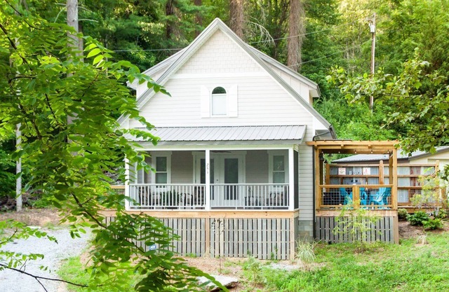 Mountain cottage with all the special touches of home