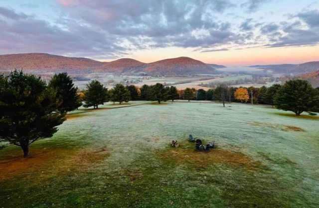 Mountain Crest: amazing views & peaceful escape