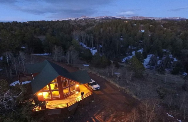 Mountain Dream Hot Tub! Views! Privacy! Pool table,Wi-Fin