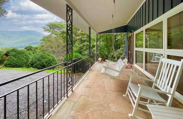 Mountain Dreams- Peaceful, Charming, Pet Friendly