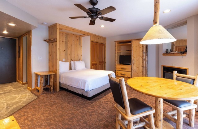 Mountain Getaway | 3 Spacious Rooms w/Full Kitchen and Free Parking