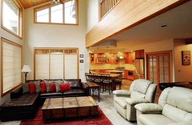 Mountain luxury; 3200 sq ft home with view, pool table and close to skiing!